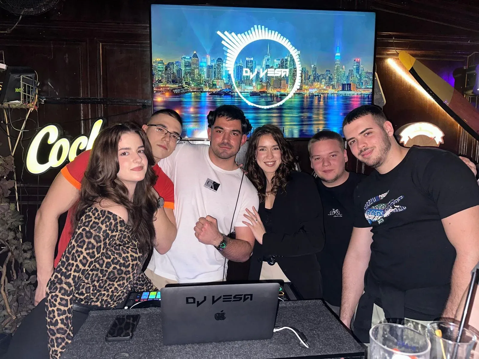 Ekipa za DJ pultom u Šansi